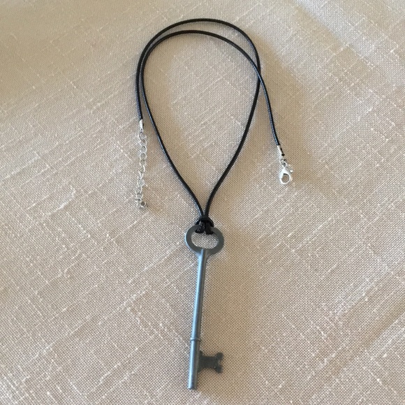 HAND CRAFTED Vintage Skeleton Key Necklace - Picture 3 of 5